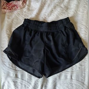 lululemon size 6 camp shorts 4”